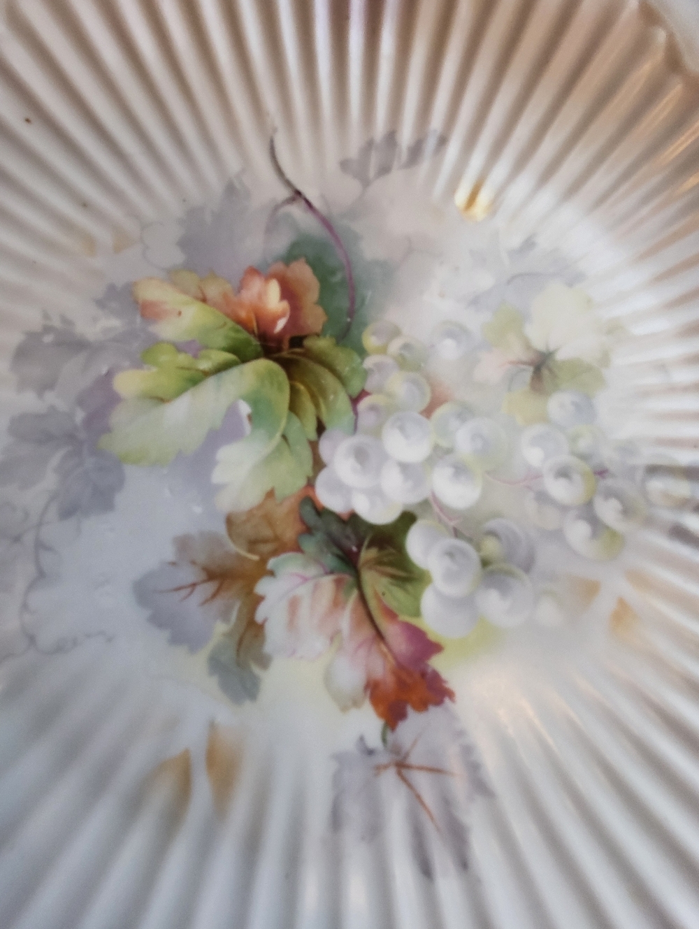 ANT. 1920s German Stamped Hand-Painted White Grapes 10 Inch Plate With Handles - Picture 6 of 13